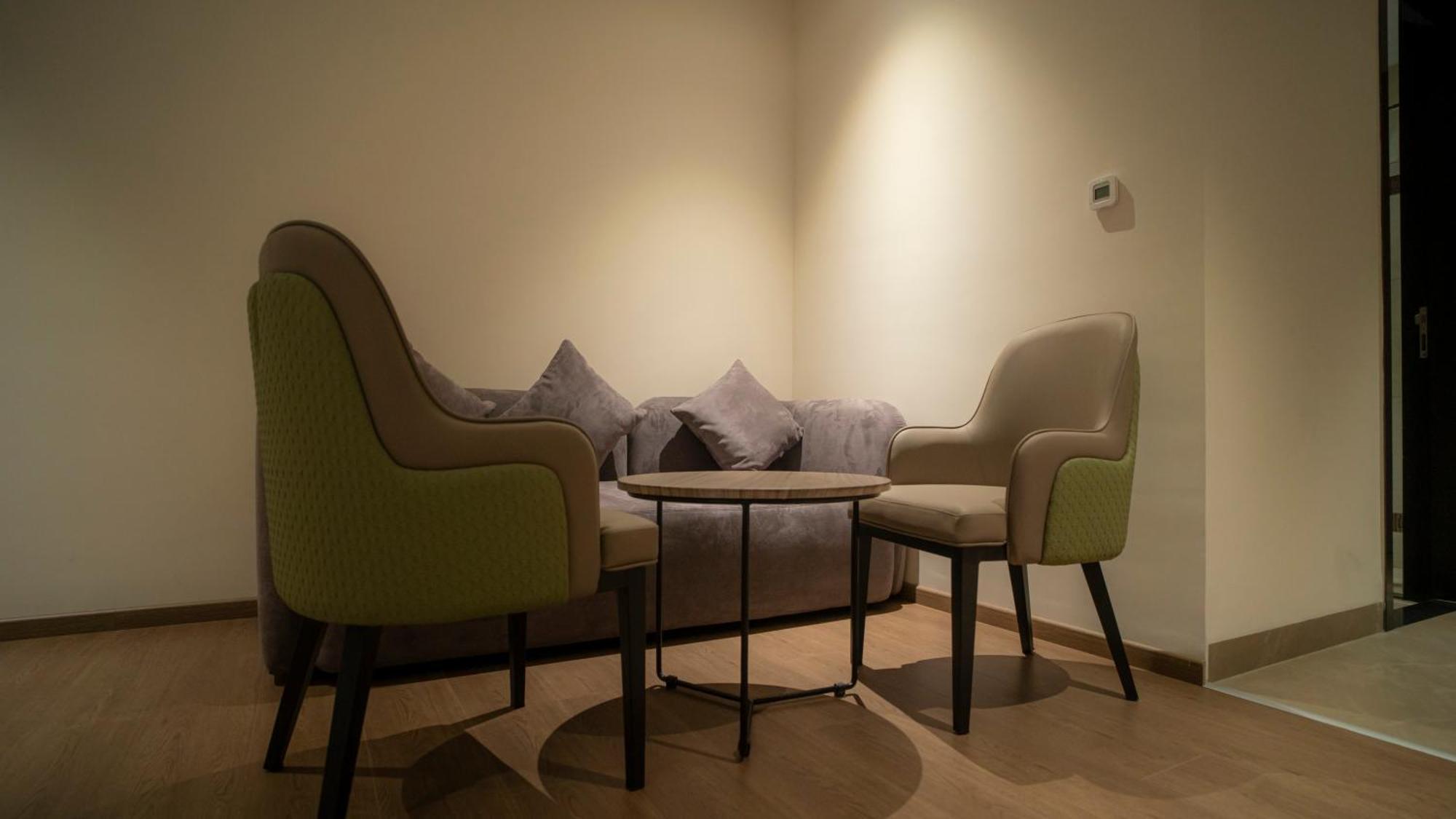 Hotel Tulips Grand Haiderabad Buitenkant foto